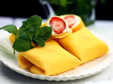 草莓班戟,冰涼爽口,細(xì)膩爽滑,好吃到爆,出游必備